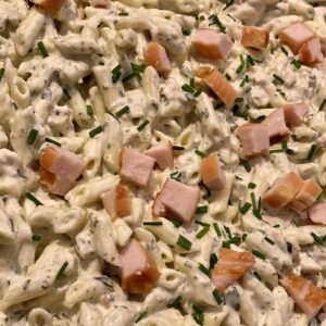 Pasta pesto kip salade